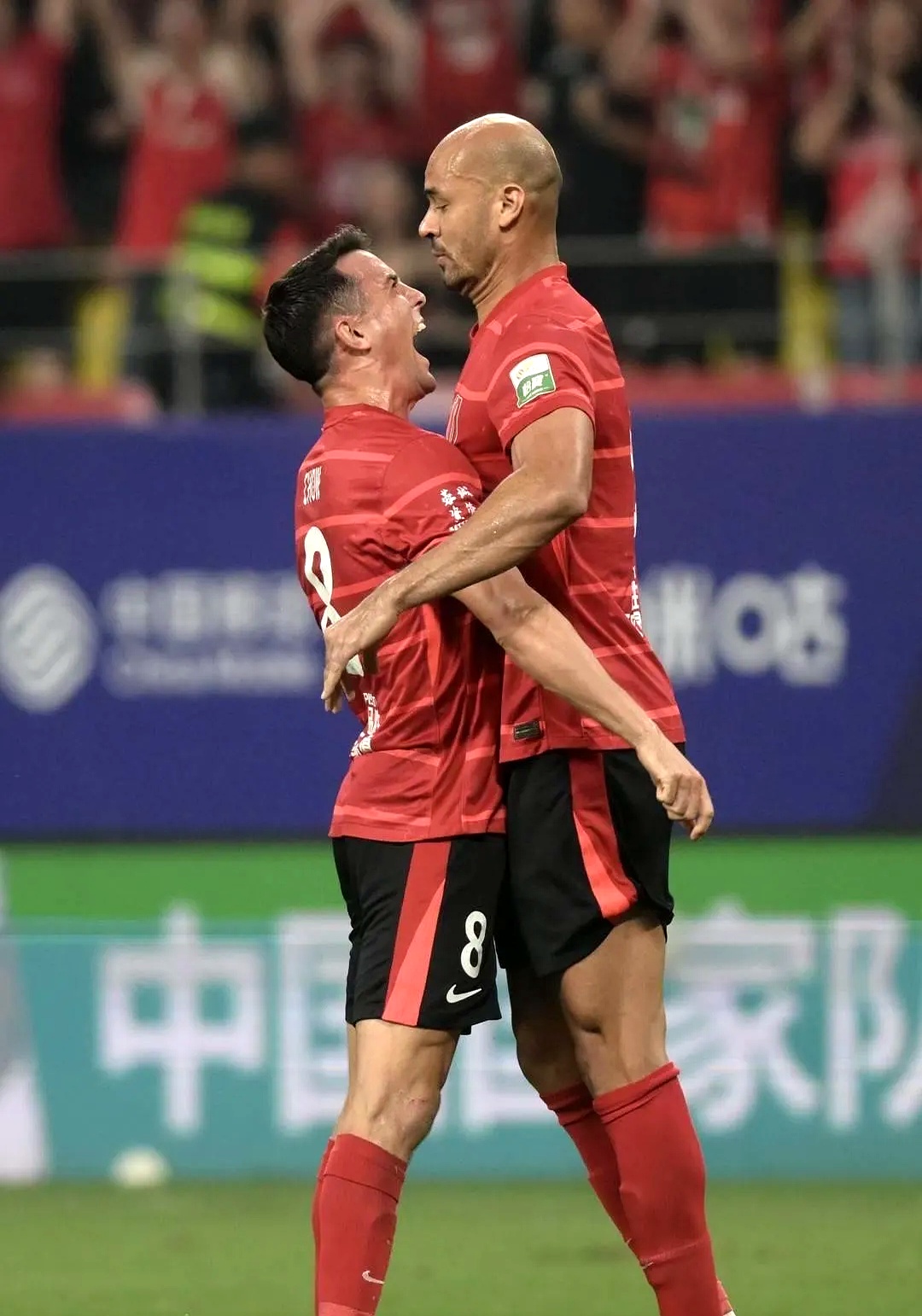 包含荷甲清晨再迎强敌，比利亚雷亚尔强势反弹，主帅态度——球迷炸锅，球队文化再被提及的词条爱游戏app下载