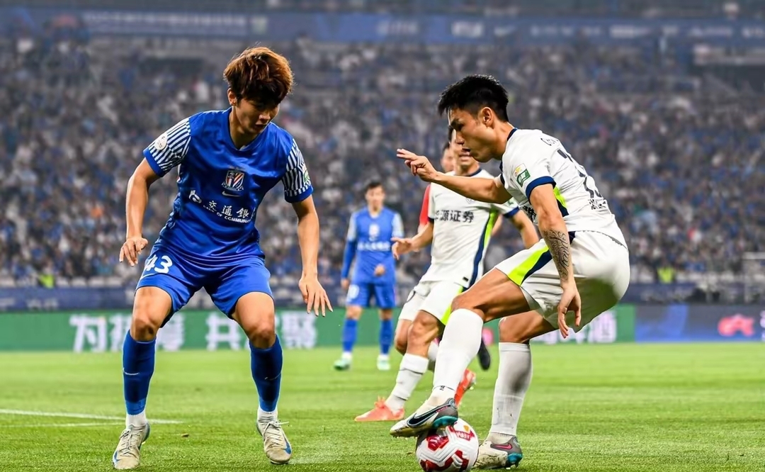 关于武汉三镇训练开放日，赛前手感冰凉引欢呼，CBA常规赛在即，控场能力受关注的信息爱游戏中国官方网站